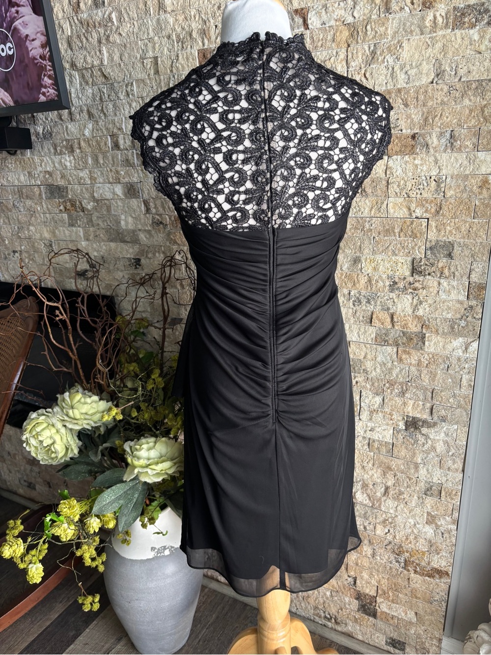 Xscape Black Lace-Shoulder Midi Dress - Picture 4 of 10
